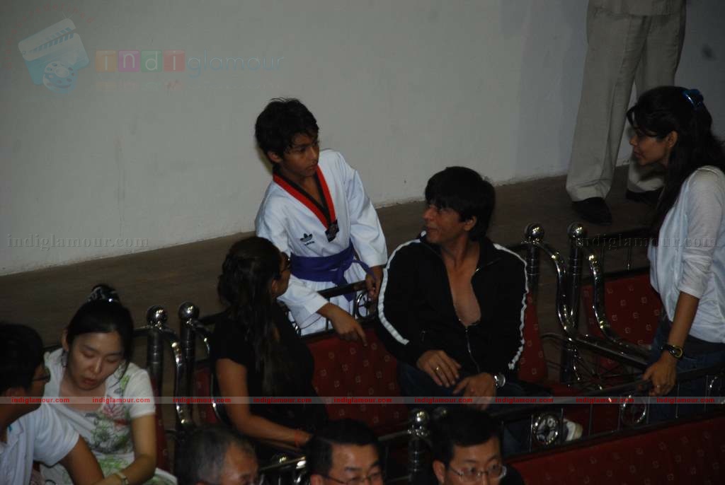 SRK with kids Aryan and Suhana at Maharastra State open Taekwondo competition Event hd photo