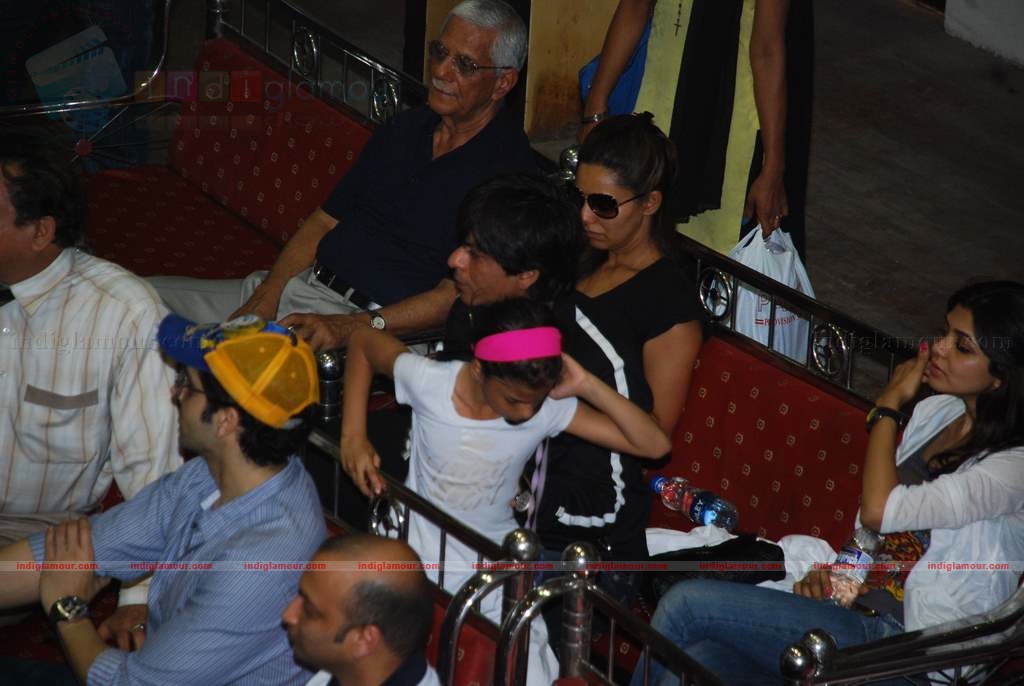 SRK with kids Aryan and Suhana at Maharastra State open Taekwondo competition Event hd photo