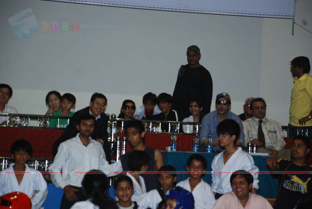 SRK with kids Aryan and Suhana at Maharastra State open Taekwondo competition Event hd photo