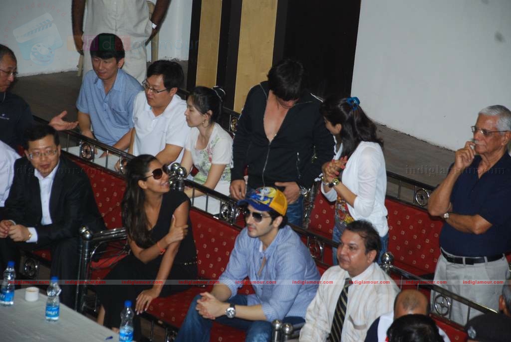 SRK with kids Aryan and Suhana at Maharastra State open Taekwondo competition Event hd photo