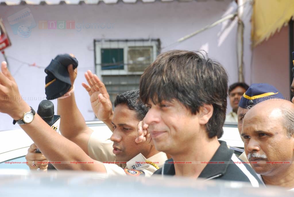 SRK with kids Aryan and Suhana at Maharastra State open Taekwondo competition Event hd photo