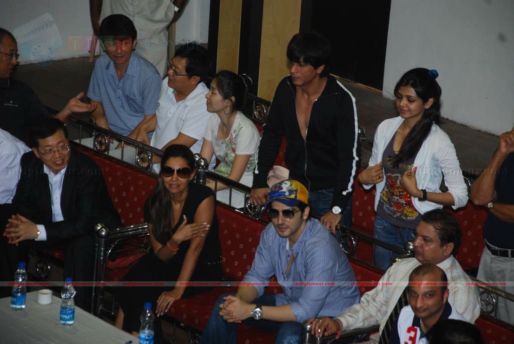 SRK with kids Aryan and Suhana at Maharastra State open Taekwondo competition Event hd photo