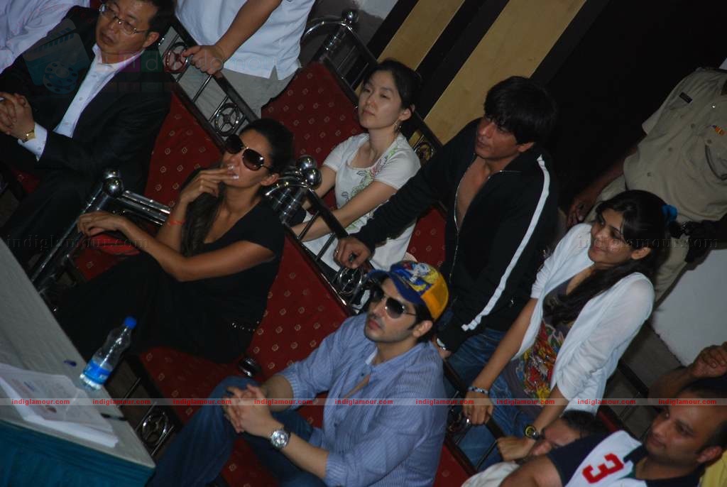 SRK with kids Aryan and Suhana at Maharastra State open Taekwondo competition Event hd photo