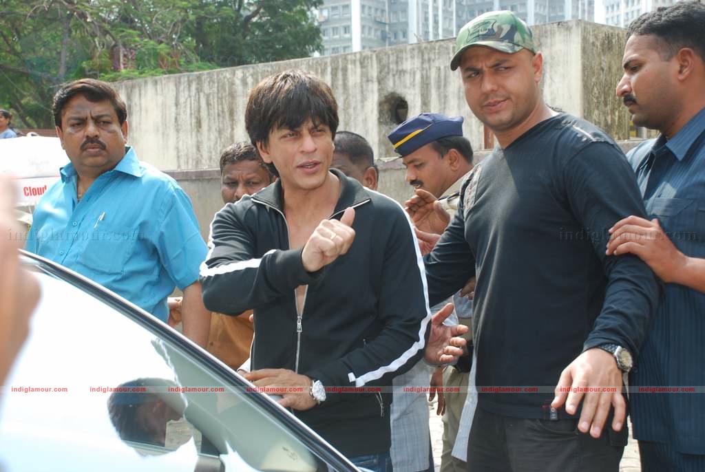 SRK with kids Aryan and Suhana at Maharastra State open Taekwondo competition Event hd photo