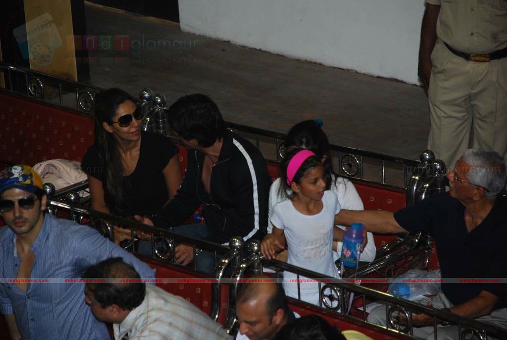 SRK with kids Aryan and Suhana at Maharastra State open Taekwondo competition Event hd photo