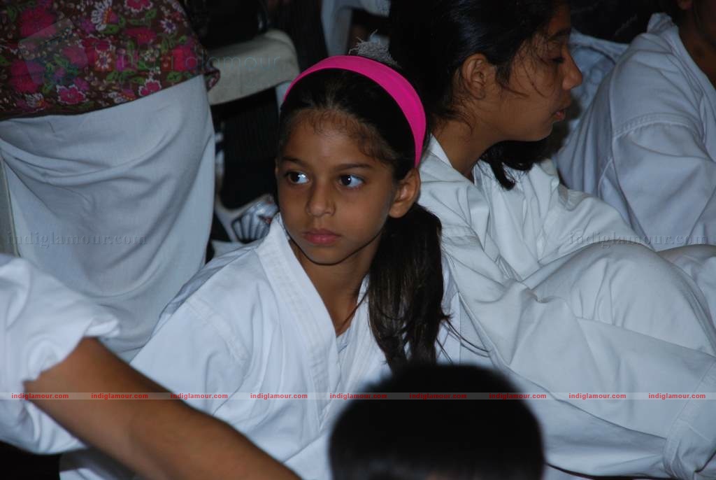SRK with kids Aryan and Suhana at Maharastra State open Taekwondo competition Event hd photo