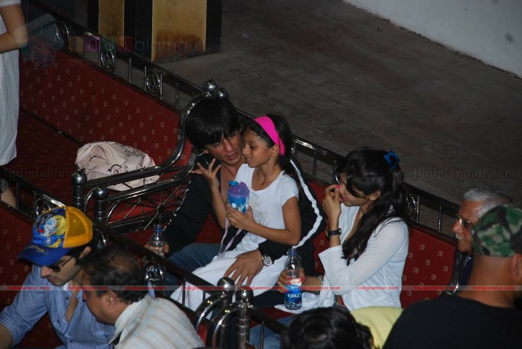 SRK with kids Aryan and Suhana at Maharastra State open Taekwondo competition Event hd photo