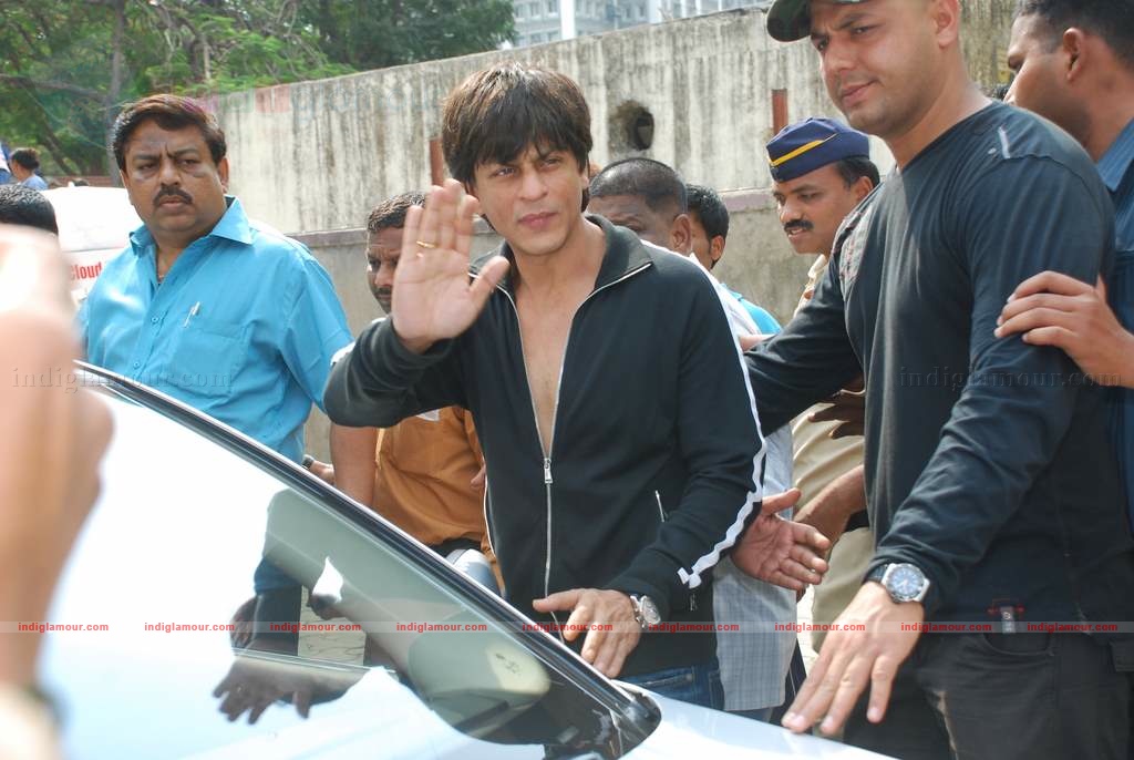 SRK with kids Aryan and Suhana at Maharastra State open Taekwondo competition Event hd photo