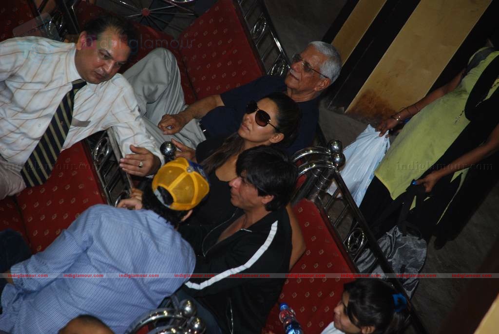 SRK with kids Aryan and Suhana at Maharastra State open Taekwondo competition Event hd photo