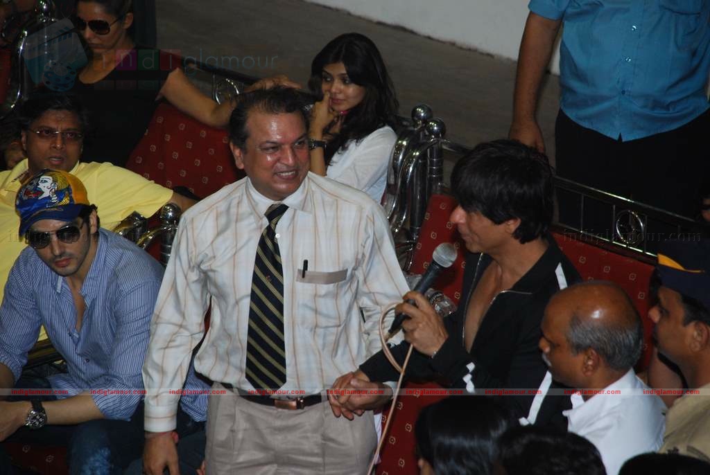 SRK with kids Aryan and Suhana at Maharastra State open Taekwondo competition Event hd photo