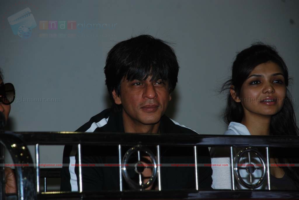 SRK with kids Aryan and Suhana at Maharastra State open Taekwondo competition Event hd photo