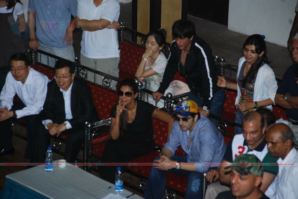 SRK with kids Aryan and Suhana at Maharastra State open Taekwondo competition Event hd photo