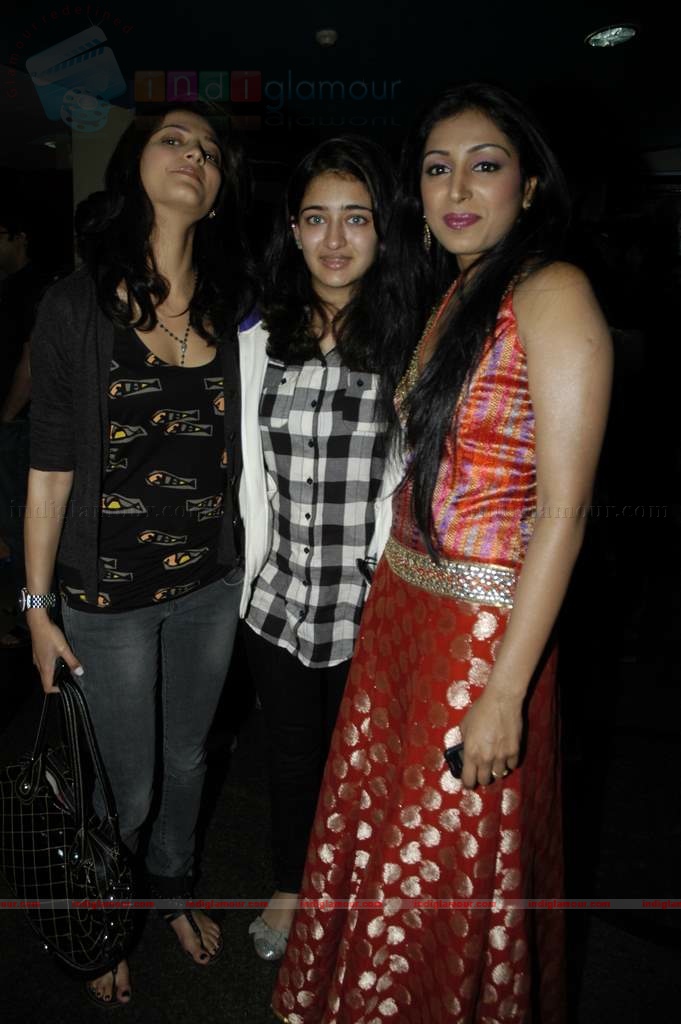 Shruti Hassan at Siddharth's special screening of film Striker Event hd photo
