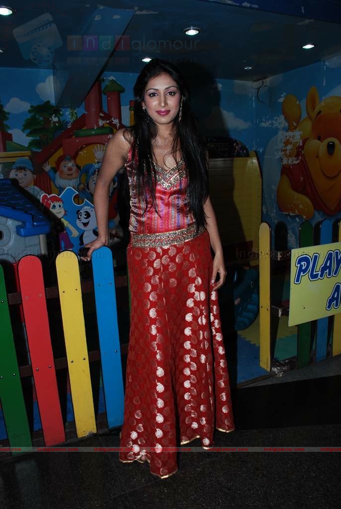 Shruti Hassan at Siddharth's special screening of film Striker Event hd photo