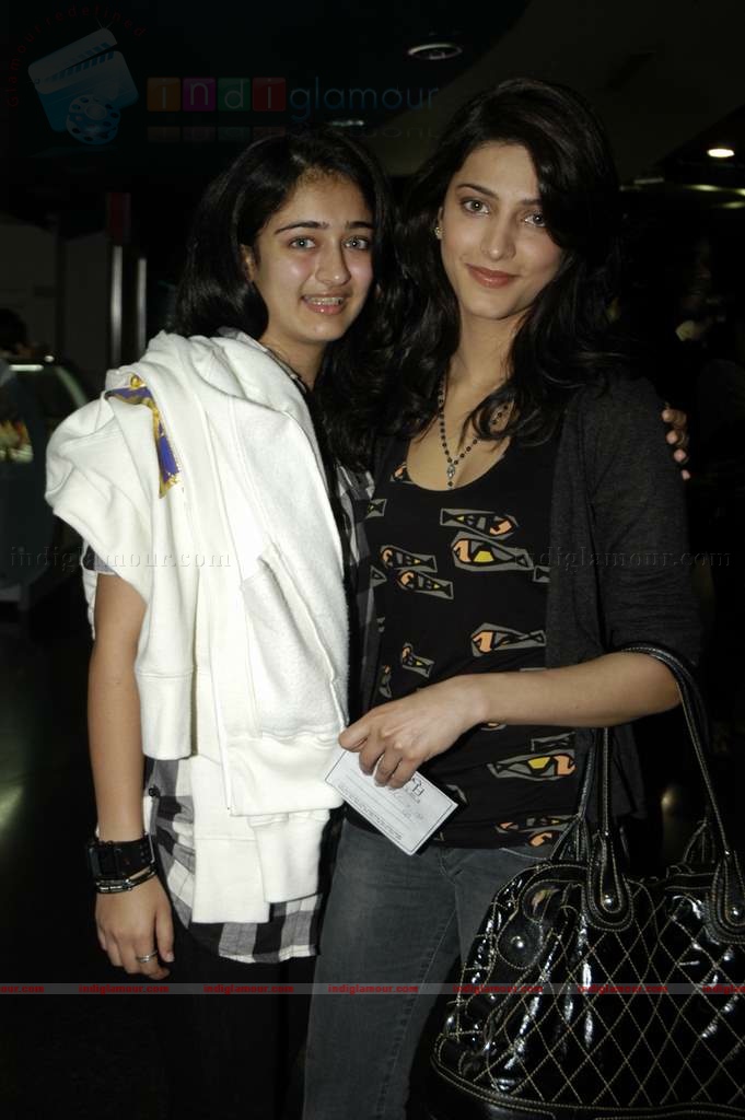 Shruti Hassan at Siddharth's special screening of film Striker Event hd photo