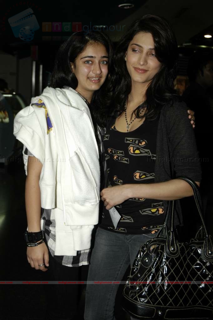 Shruti Hassan at Siddharth's special screening of film Striker Event hd photo