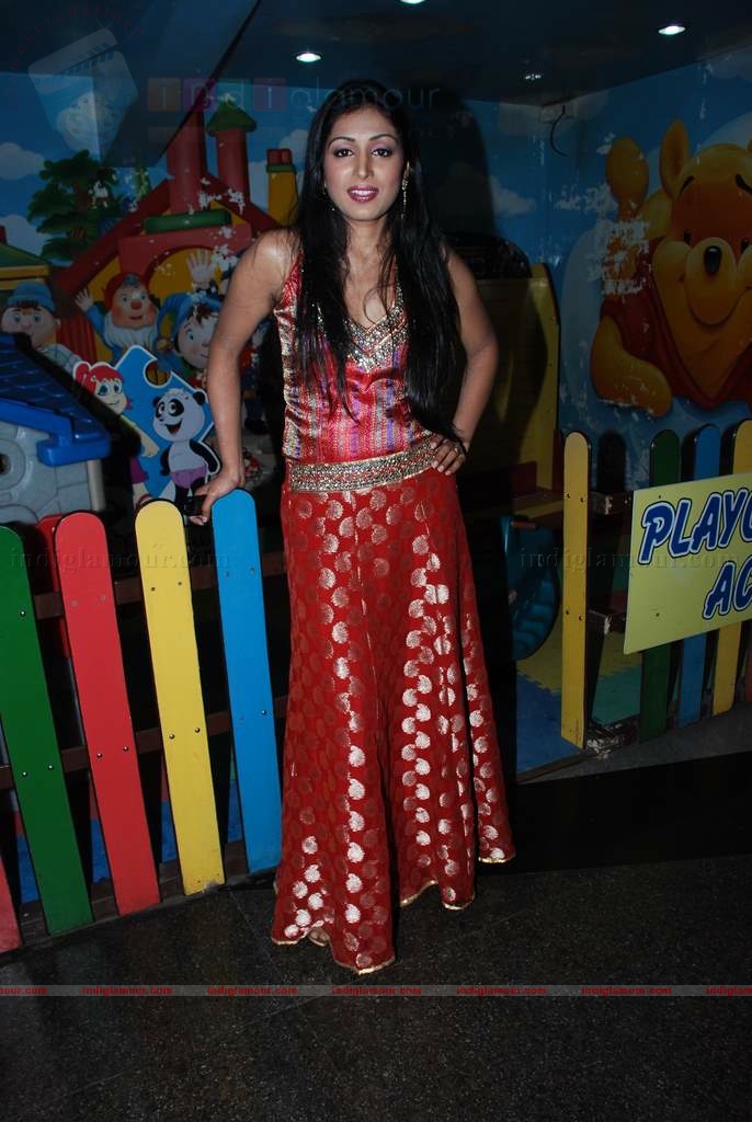 Shruti Hassan at Siddharth's special screening of film Striker Event hd photo