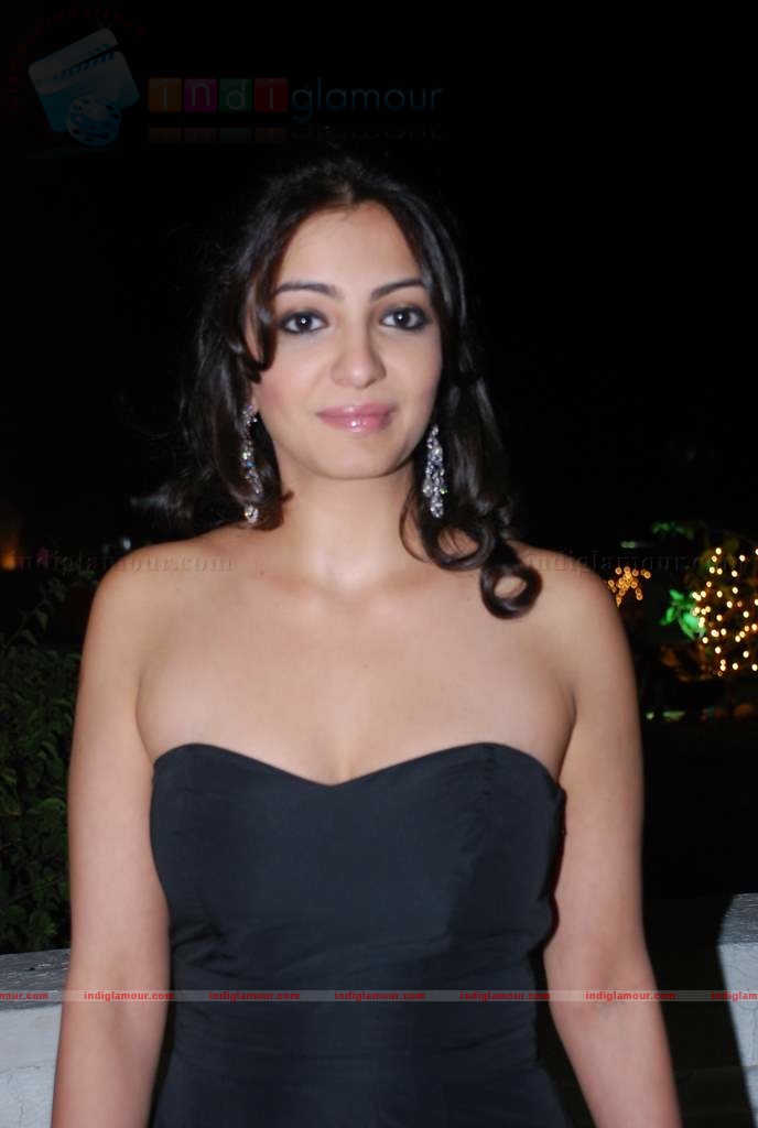Jiah Khan,Celina,Neetu Chandra at Swarovski auction dinner Event hd photo