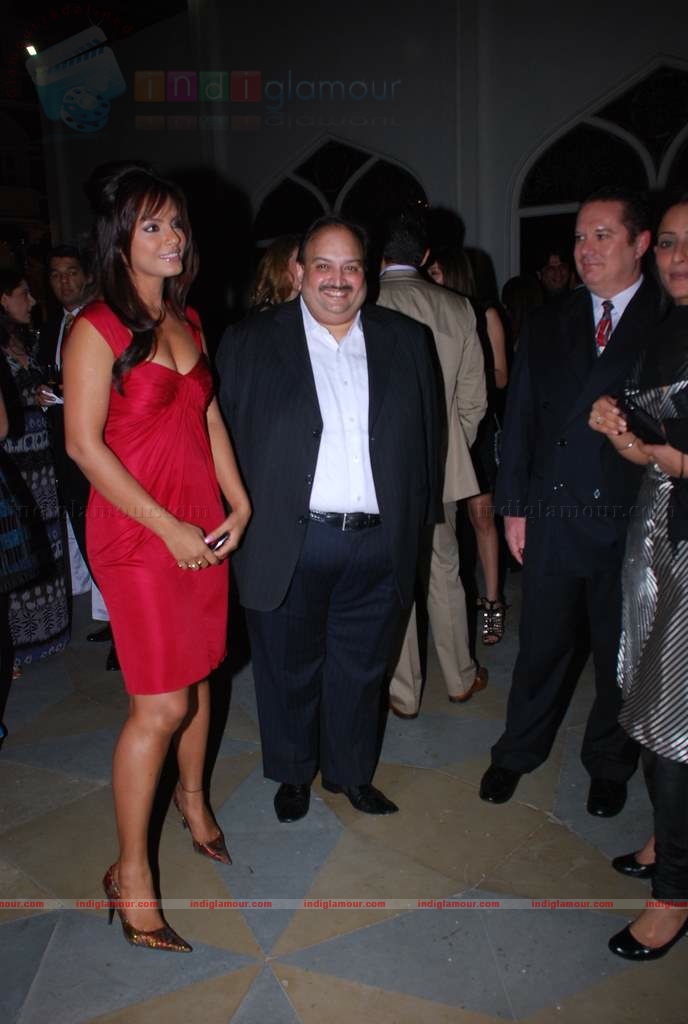 Jiah Khan,Celina,Neetu Chandra at Swarovski auction dinner Event hd photo