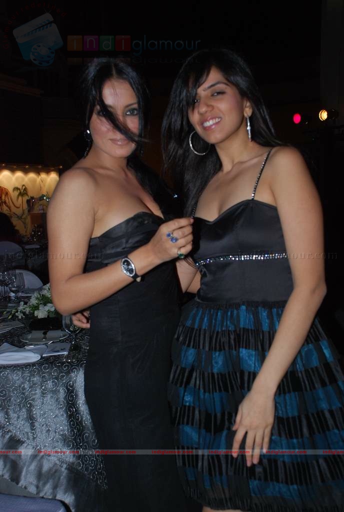 Jiah Khan,Celina,Neetu Chandra at Swarovski auction dinner Event hd photo