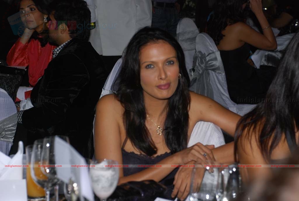 Jiah Khan,Celina,Neetu Chandra at Swarovski auction dinner Event hd photo