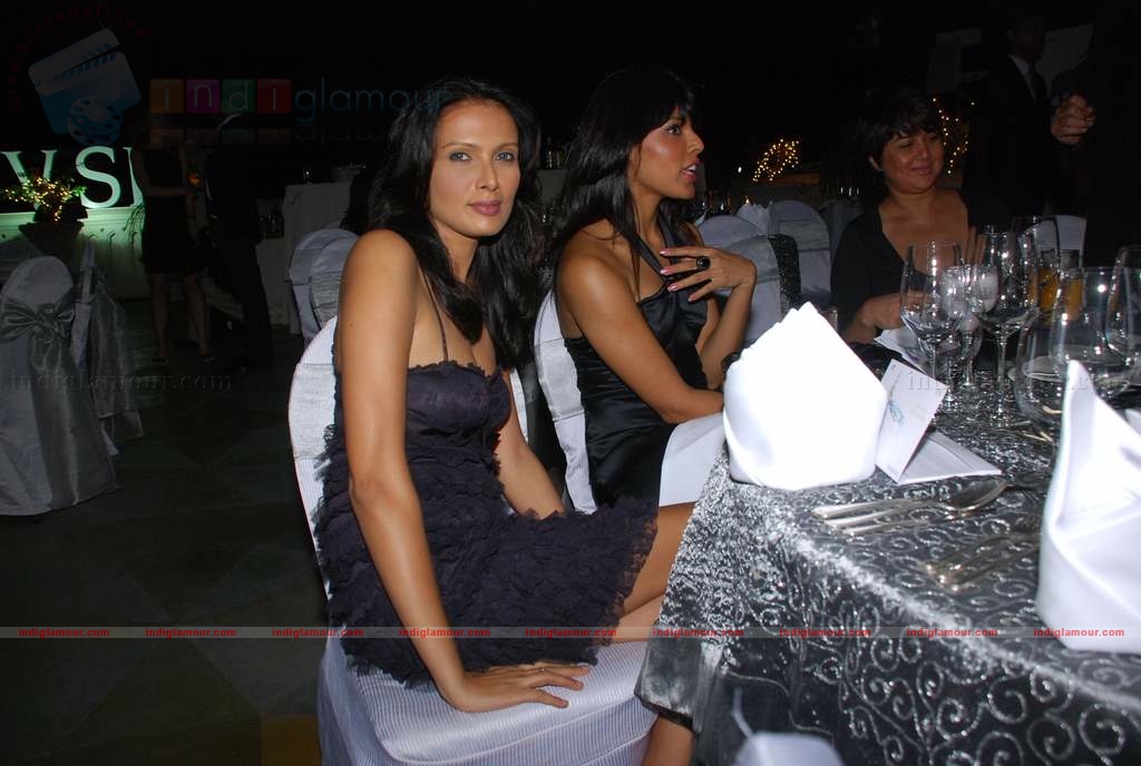 Jiah Khan,Celina,Neetu Chandra at Swarovski auction dinner Event hd photo