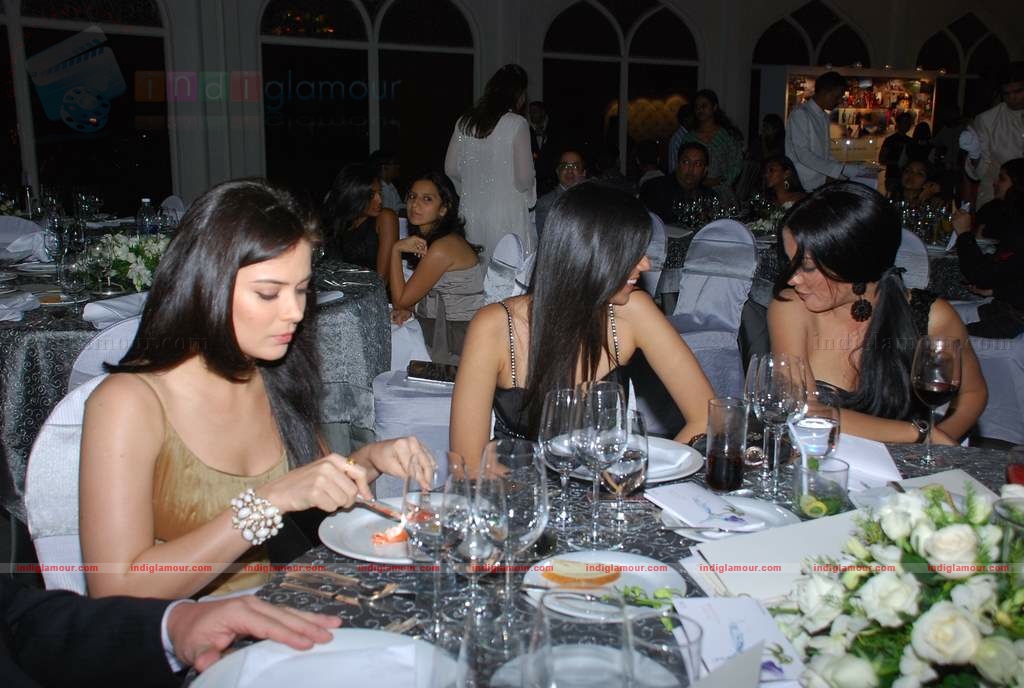 Jiah Khan,Celina,Neetu Chandra at Swarovski auction dinner Event hd photo