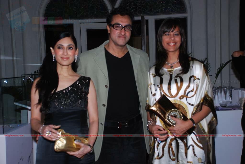 Jiah Khan,Celina,Neetu Chandra at Swarovski auction dinner Event hd photo