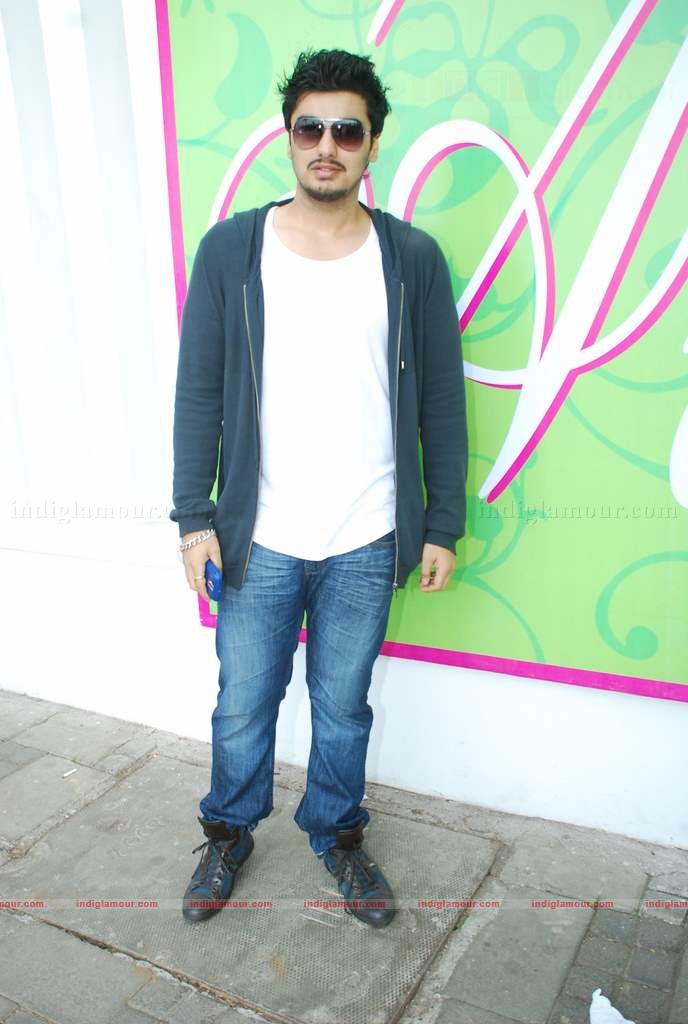 Lara, Twinkle, Sophie, Mallaika, Bobby Deo at Araish event Event hd photo