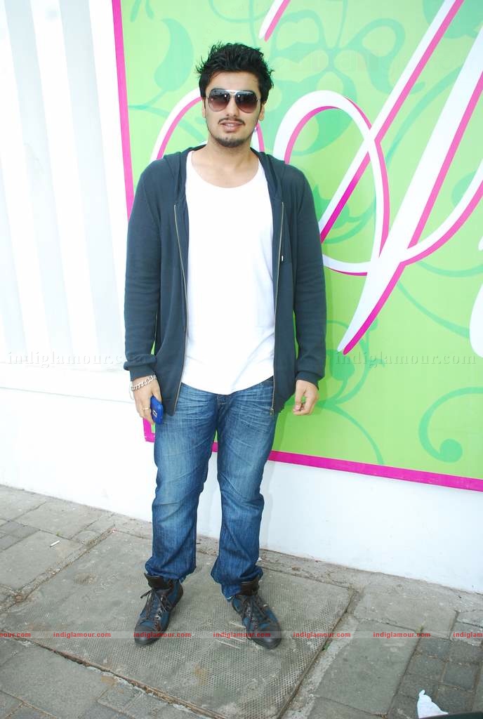 Lara, Twinkle, Sophie, Mallaika, Bobby Deo at Araish event Event hd photo