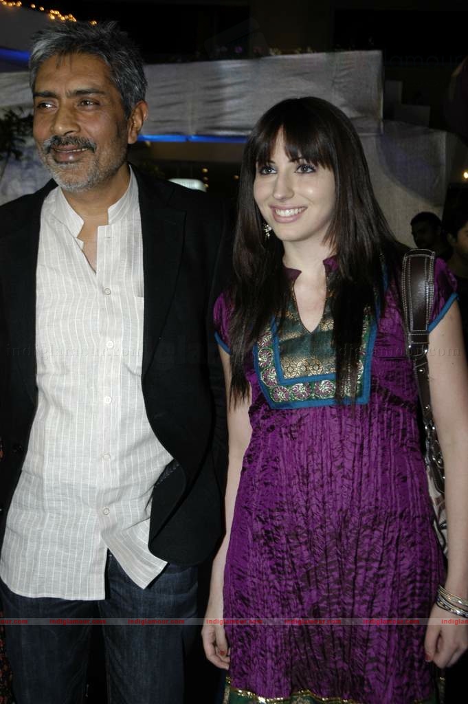 Kailash Kher's wedding anniversary bash Event hd photo