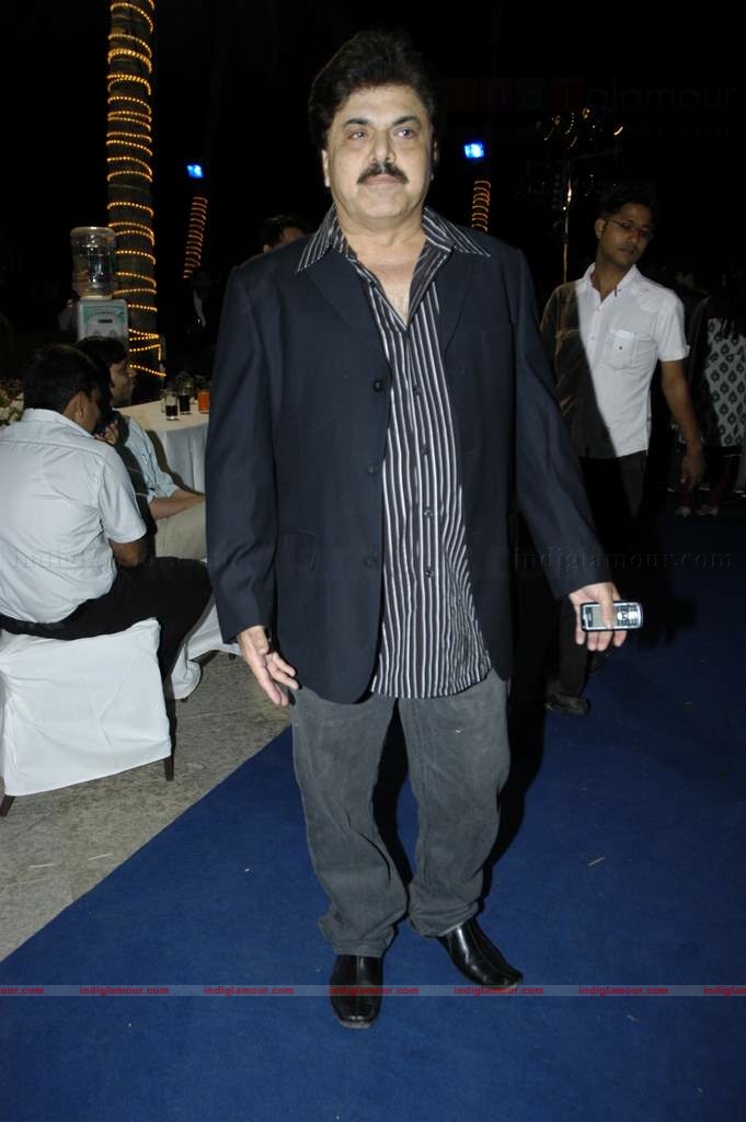 Kailash Kher's wedding anniversary bash Event hd photo