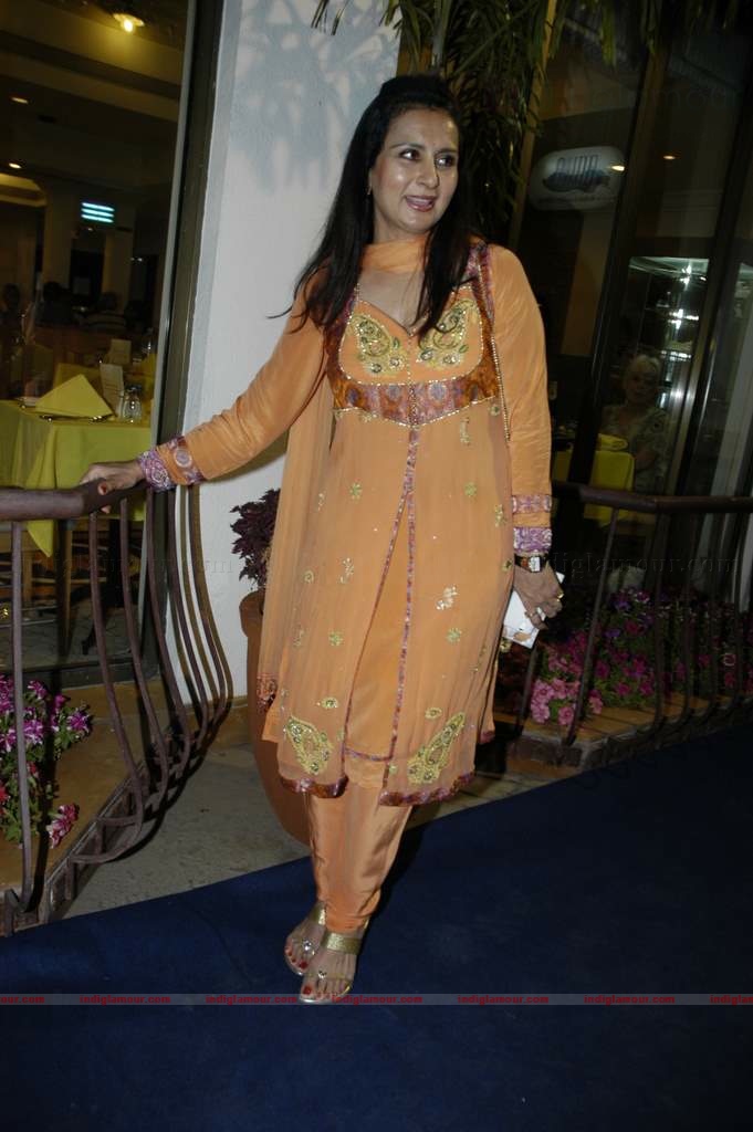 Kailash Kher's wedding anniversary bash Event hd photo