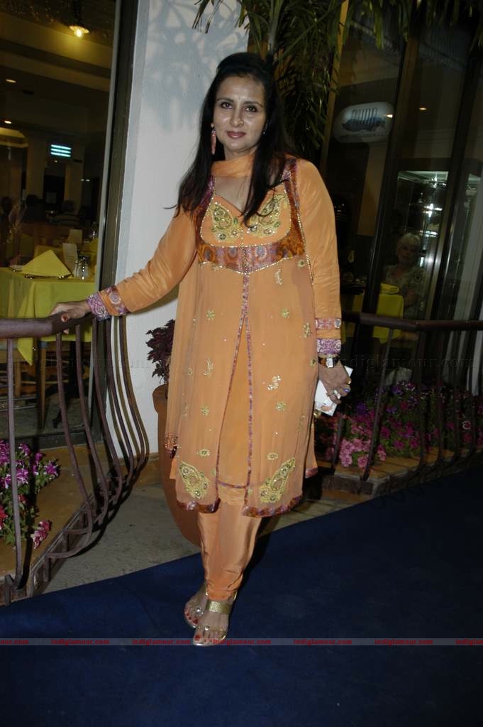 Kailash Kher's wedding anniversary bash Event hd photo