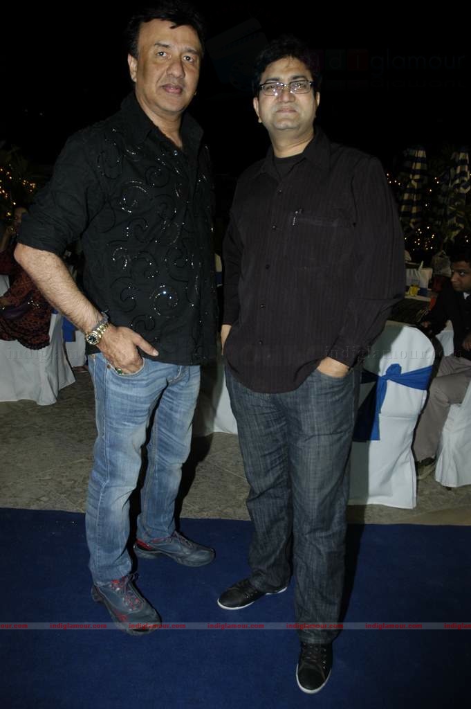Kailash Kher's wedding anniversary bash Event hd photo