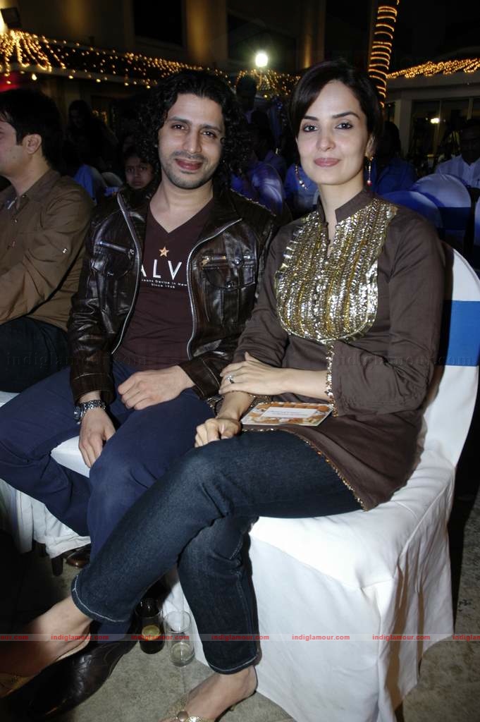 Kailash Kher's wedding anniversary bash Event hd photo