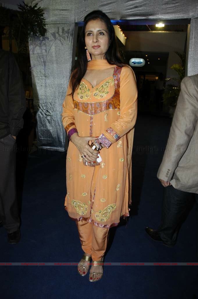 Kailash Kher's wedding anniversary bash Event hd photo