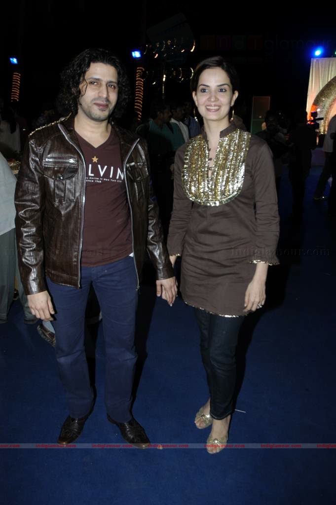 Kailash Kher's wedding anniversary bash Event hd photo
