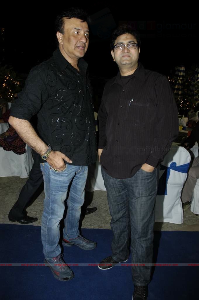 Kailash Kher's wedding anniversary bash Event hd photo