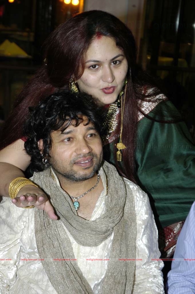 Kailash Kher's wedding anniversary bash Event hd photo