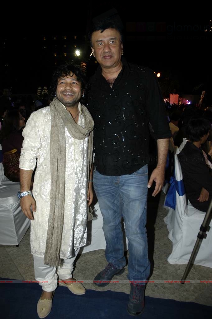 Kailash Kher's wedding anniversary bash Event hd photo
