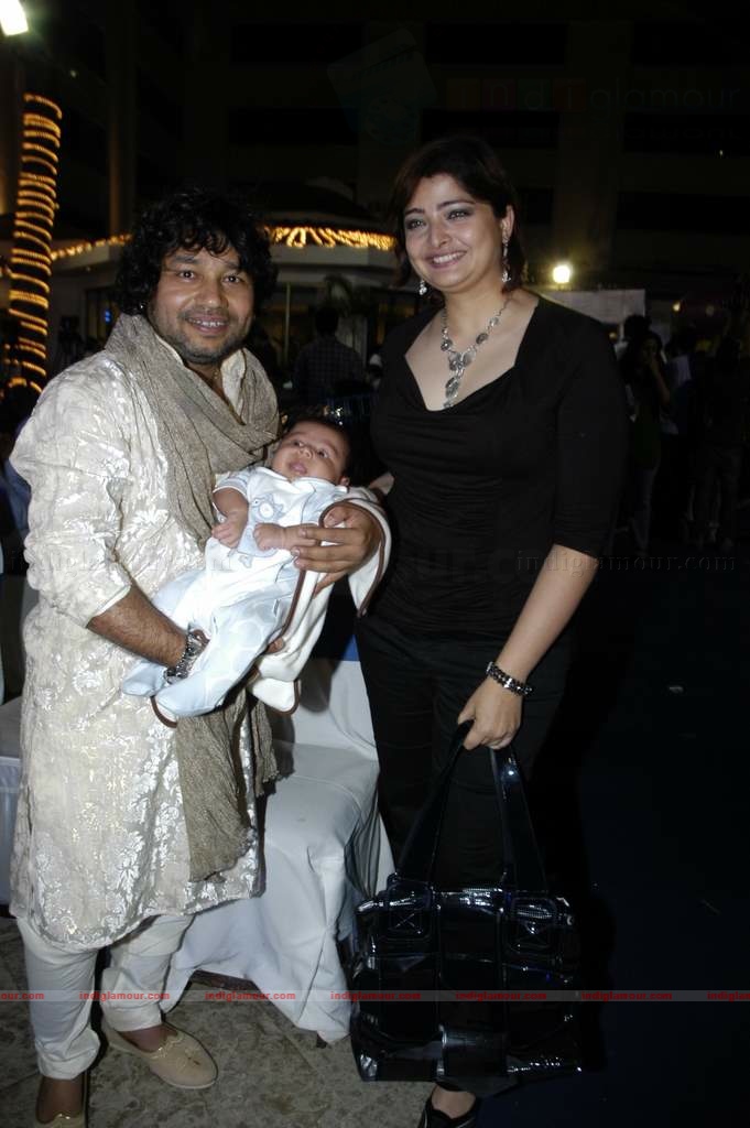 Kailash Kher's wedding anniversary bash Event hd photo