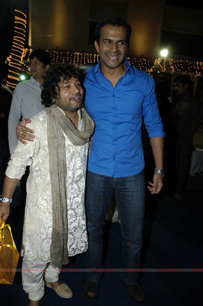 Kailash Kher's wedding anniversary bash Event hd photo