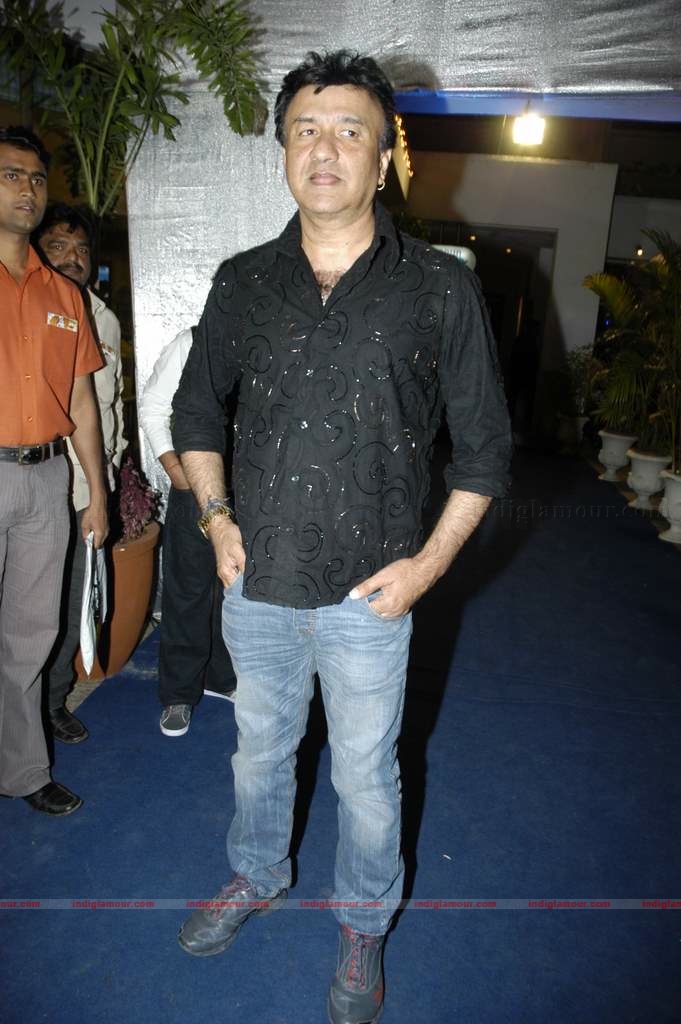 Kailash Kher's wedding anniversary bash Event hd photo