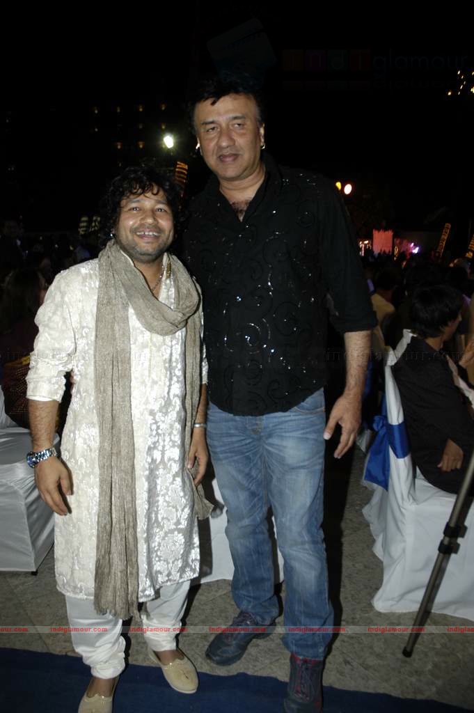 Kailash Kher's wedding anniversary bash Event hd photo