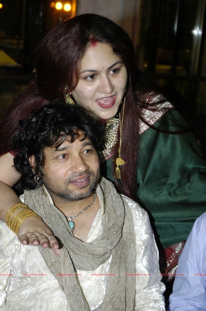 Kailash Kher's wedding anniversary bash Event hd photo