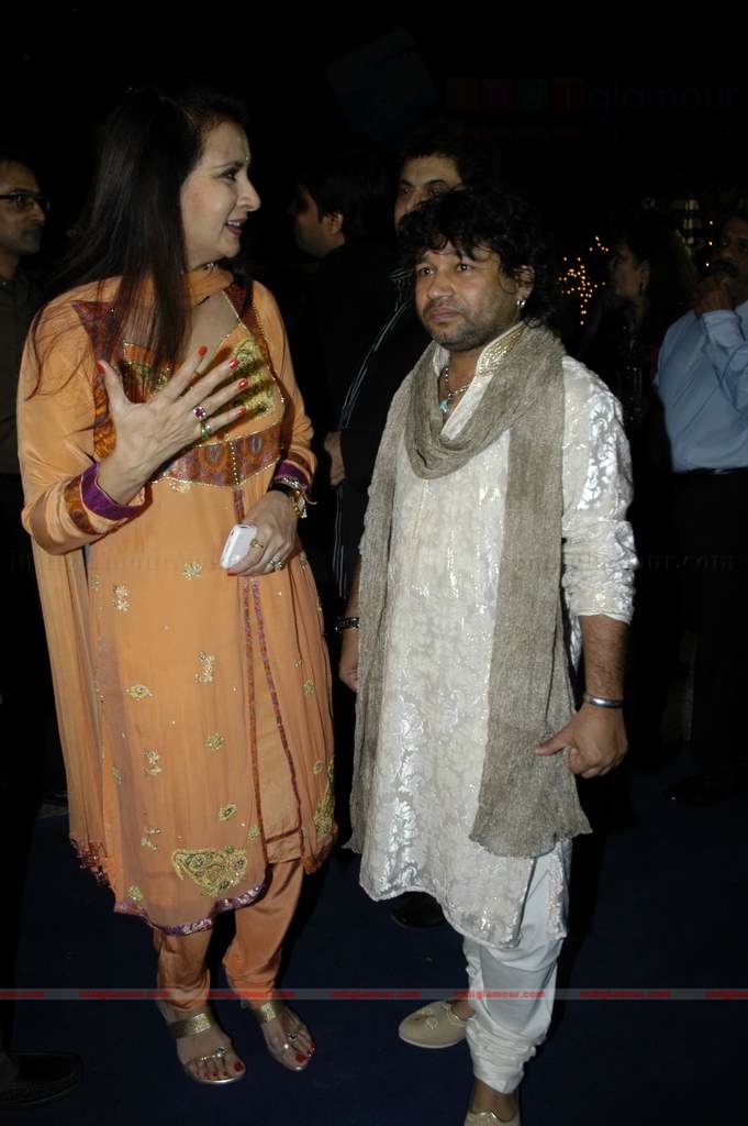 Kailash Kher's wedding anniversary bash Event hd photo
