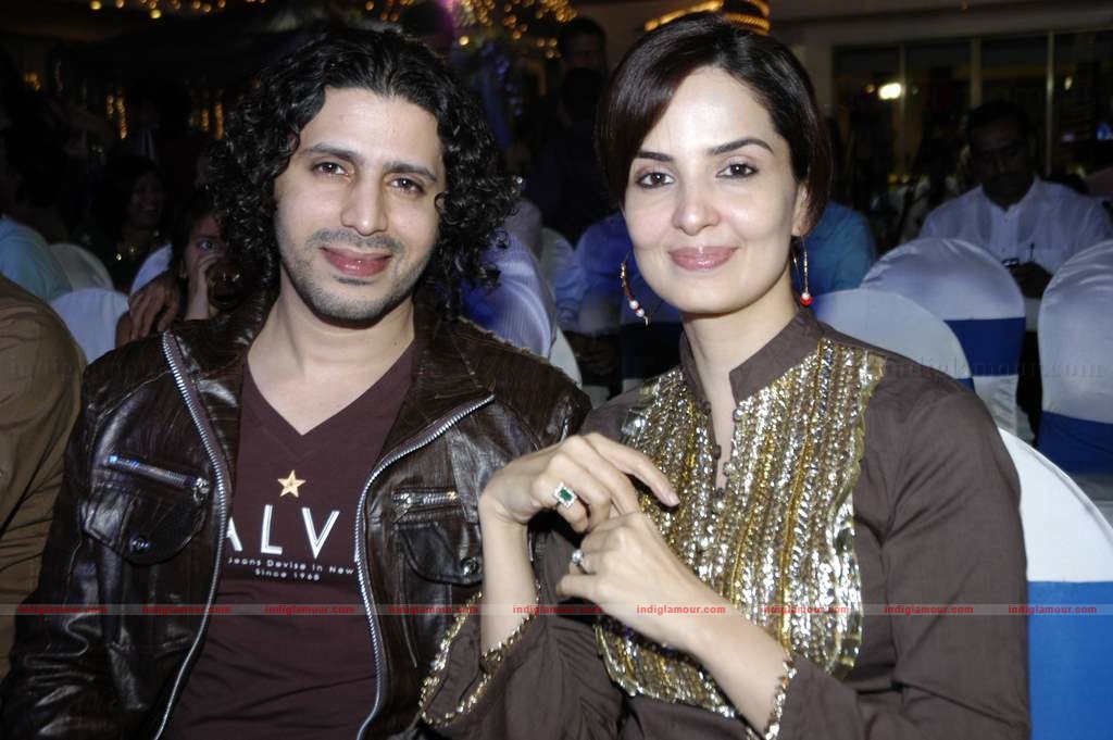 Kailash Kher's wedding anniversary bash Event hd photo