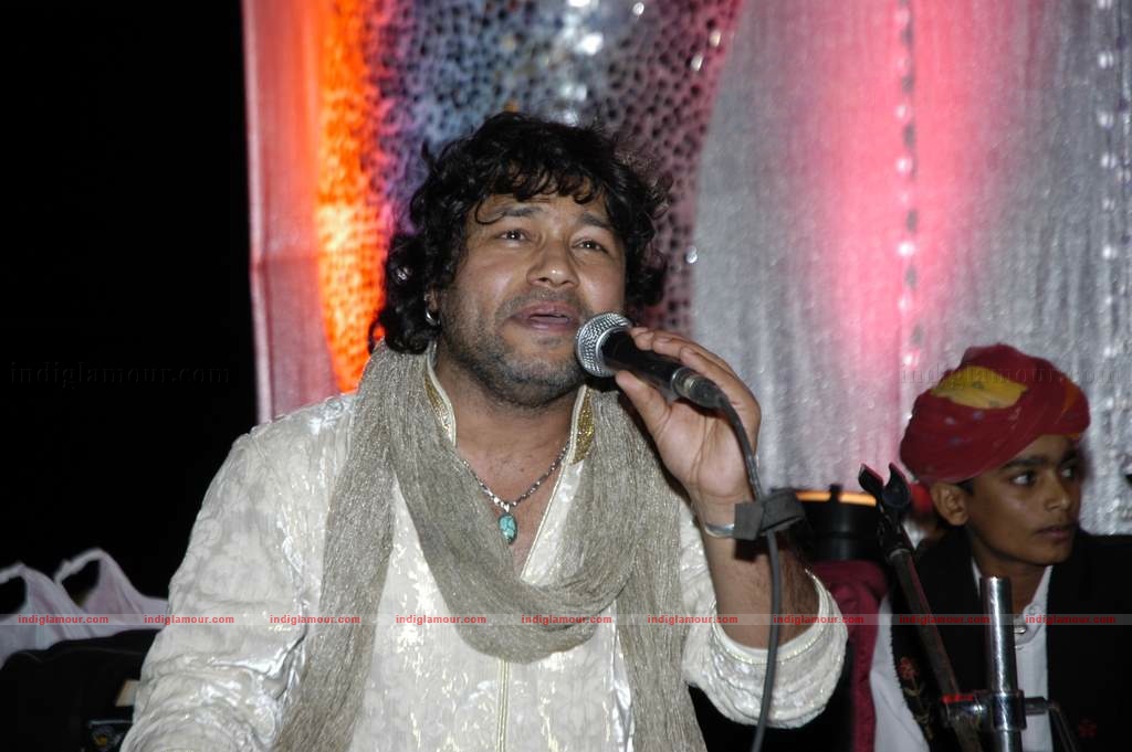 Kailash Kher's wedding anniversary bash Event hd photo