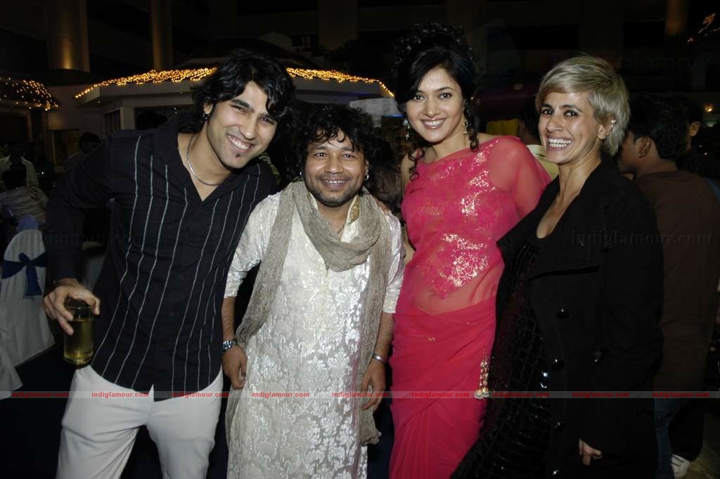 Kailash Kher's wedding anniversary bash Event hd photo